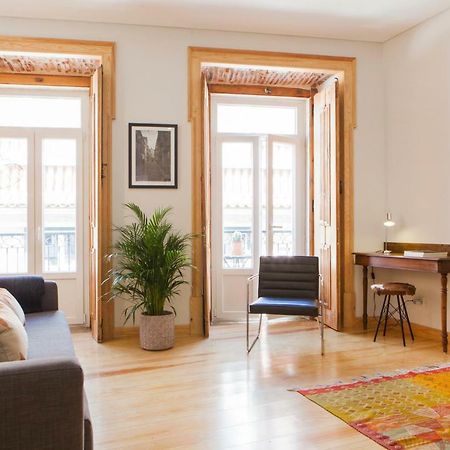 Charming Flat With Balconies Central Chiado District 2 Bedrooms & Ac 19Th Century Building Lisboa Eksteriør billede