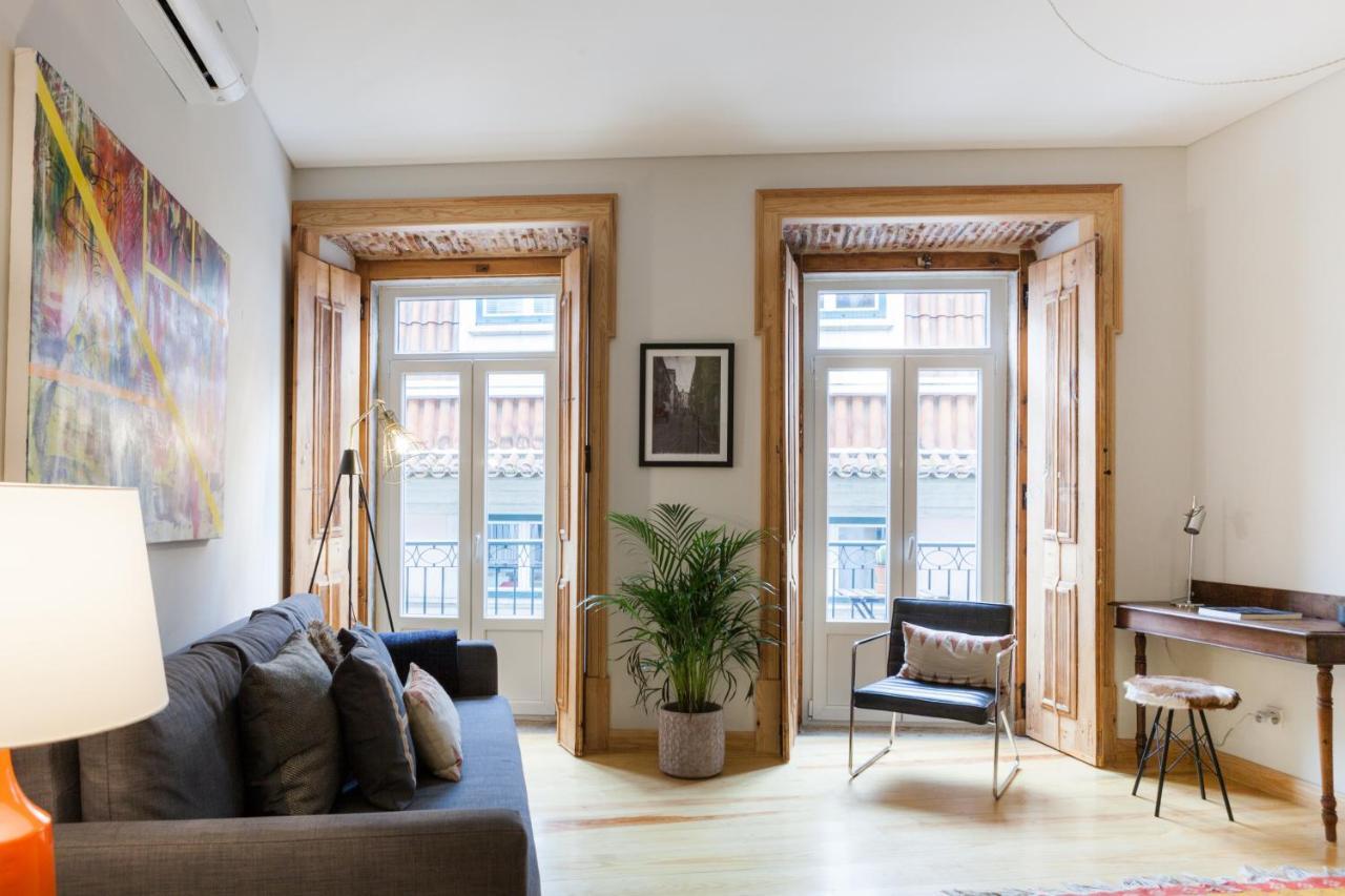 Charming Flat With Balconies Central Chiado District 2 Bedrooms & Ac 19Th Century Building Lisboa Eksteriør billede
