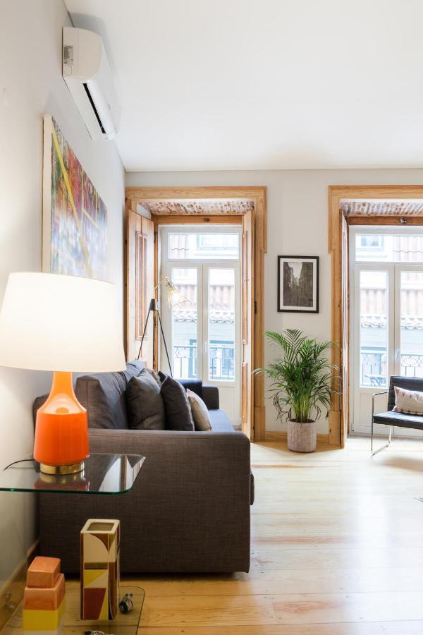Charming Flat With Balconies Central Chiado District 2 Bedrooms & Ac 19Th Century Building Lisboa Eksteriør billede