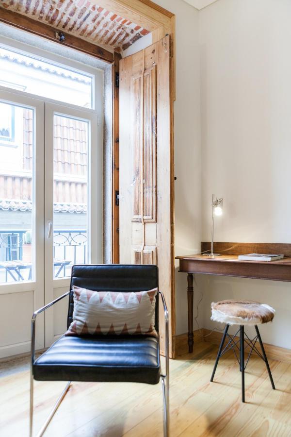 Charming Flat With Balconies Central Chiado District 2 Bedrooms & Ac 19Th Century Building Lisboa Eksteriør billede