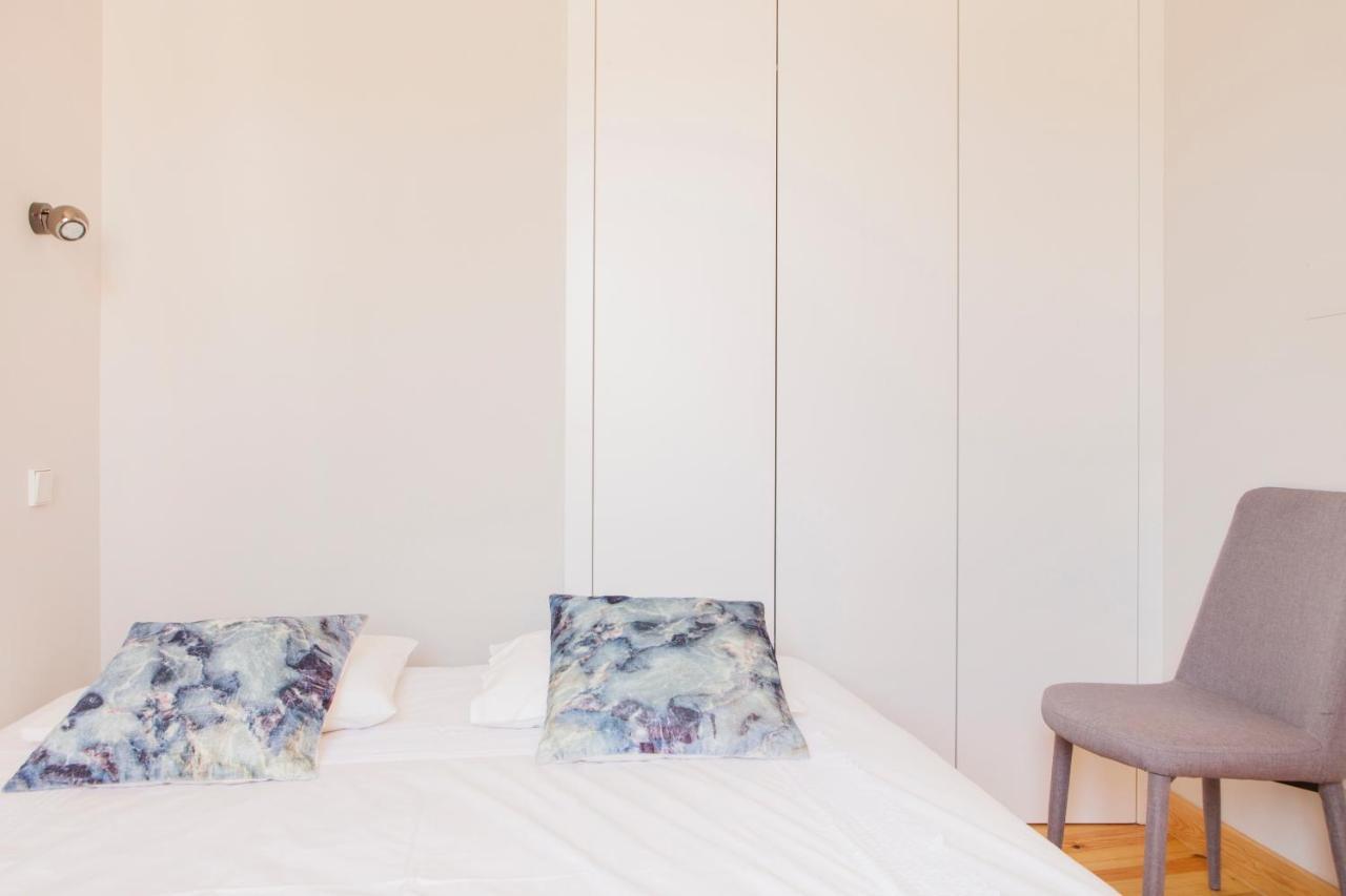 Charming Flat With Balconies Central Chiado District 2 Bedrooms & Ac 19Th Century Building Lisboa Eksteriør billede