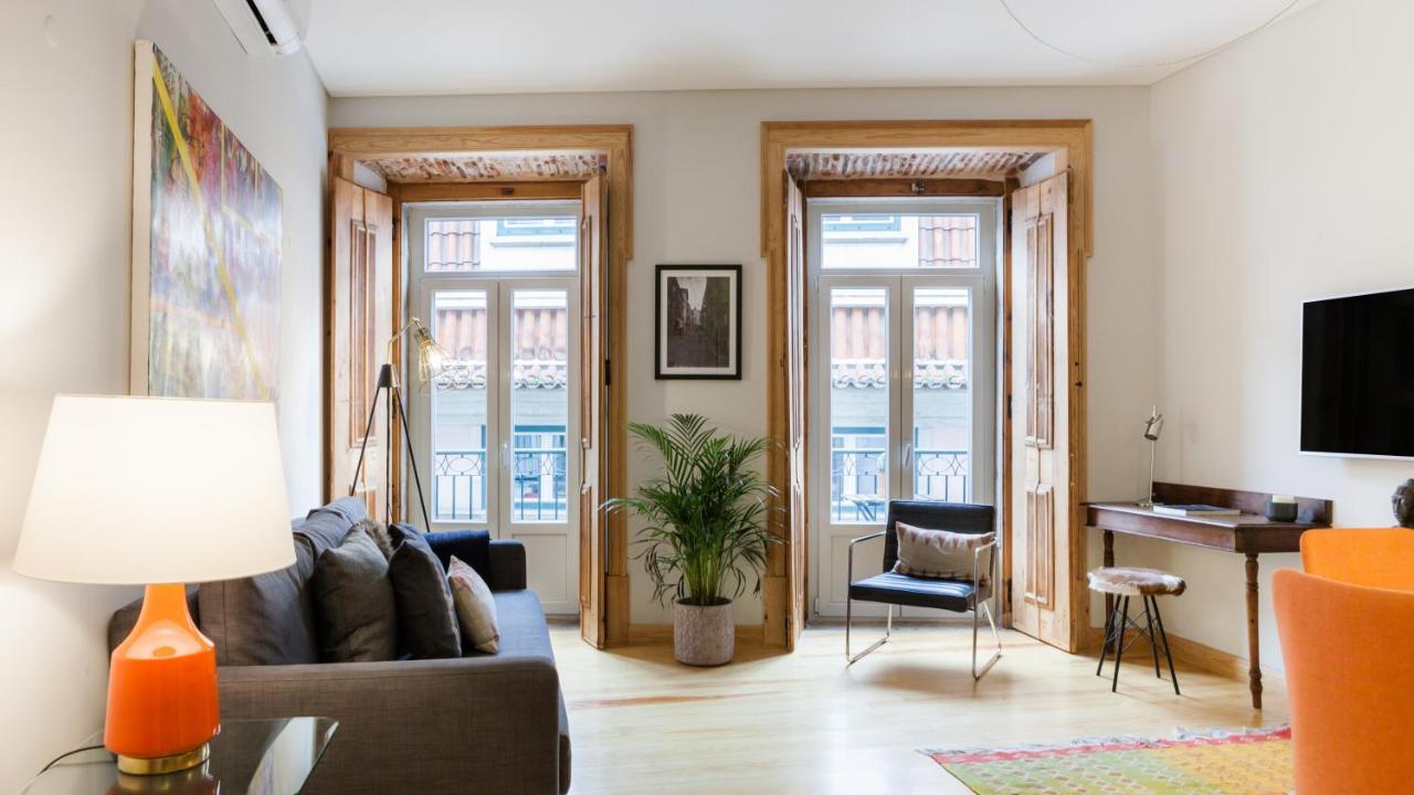 Charming Flat With Balconies Central Chiado District 2 Bedrooms & Ac 19Th Century Building Lisboa Eksteriør billede