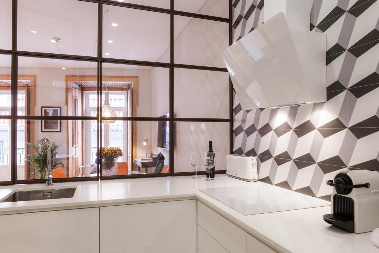 Charming Flat With Balconies Central Chiado District 2 Bedrooms & Ac 19Th Century Building Lisboa Eksteriør billede