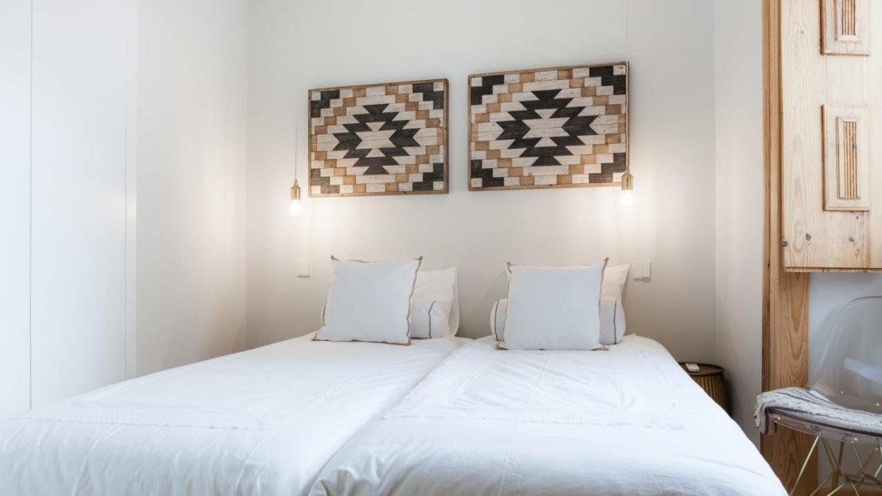 Charming Flat With Balconies Central Chiado District 2 Bedrooms & Ac 19Th Century Building Lisboa Eksteriør billede