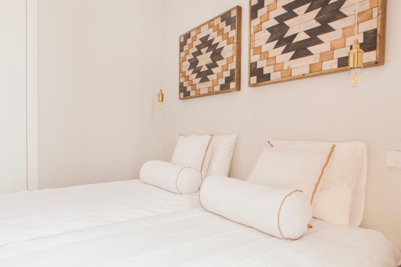 Charming Flat With Balconies Central Chiado District 2 Bedrooms & Ac 19Th Century Building Lisboa Eksteriør billede