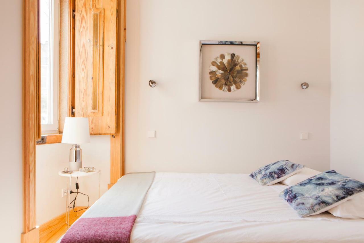 Charming Flat With Balconies Central Chiado District 2 Bedrooms & Ac 19Th Century Building Lisboa Eksteriør billede