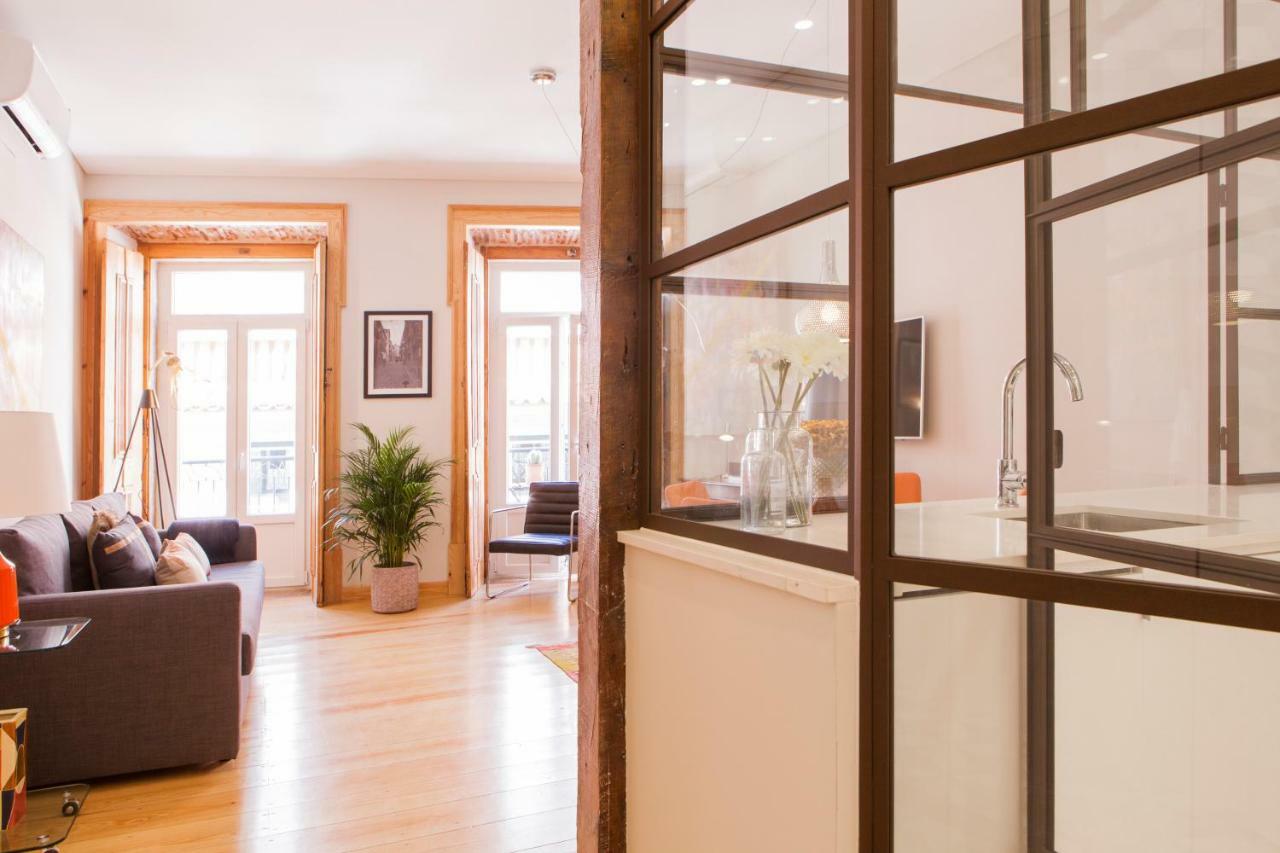 Charming Flat With Balconies Central Chiado District 2 Bedrooms & Ac 19Th Century Building Lisboa Eksteriør billede