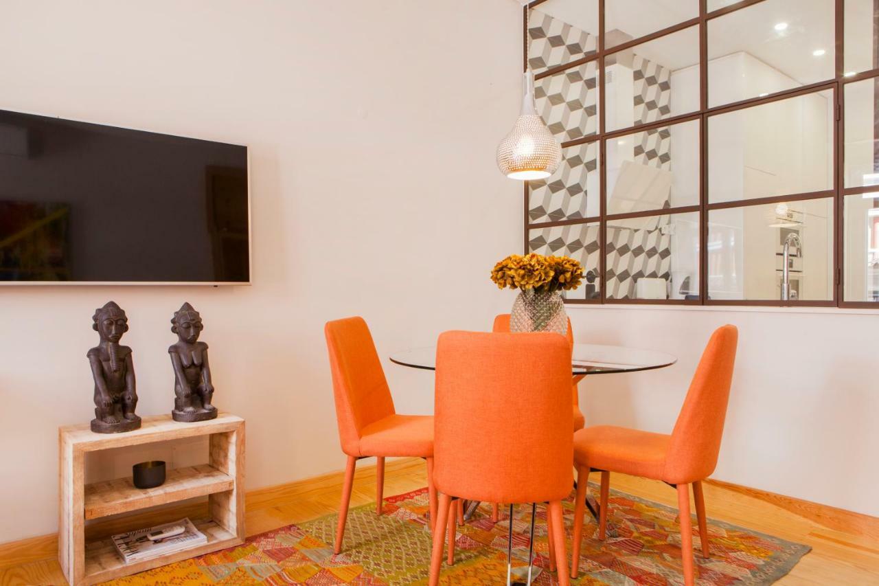 Charming Flat With Balconies Central Chiado District 2 Bedrooms & Ac 19Th Century Building Lisboa Eksteriør billede
