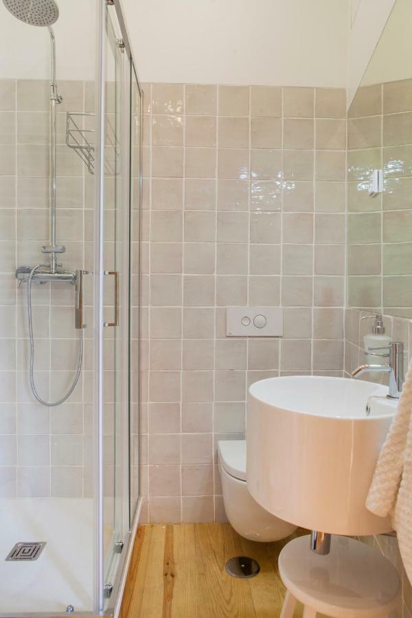Charming Flat With Balconies Central Chiado District 2 Bedrooms & Ac 19Th Century Building Lisboa Eksteriør billede