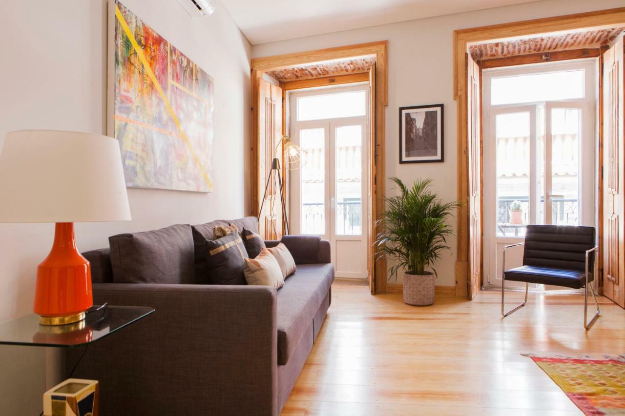 Charming Flat With Balconies Central Chiado District 2 Bedrooms & Ac 19Th Century Building Lisboa Eksteriør billede