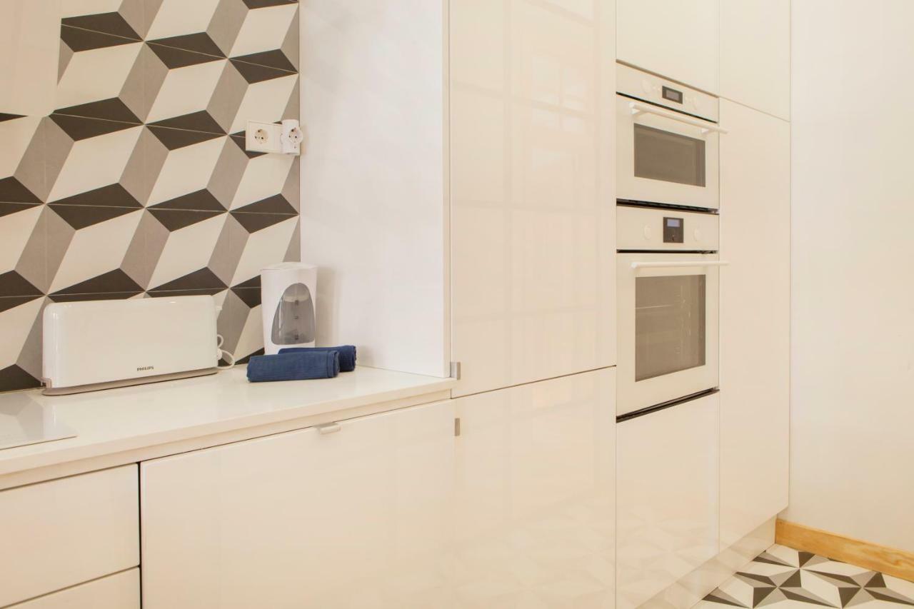 Charming Flat With Balconies Central Chiado District 2 Bedrooms & Ac 19Th Century Building Lisboa Eksteriør billede