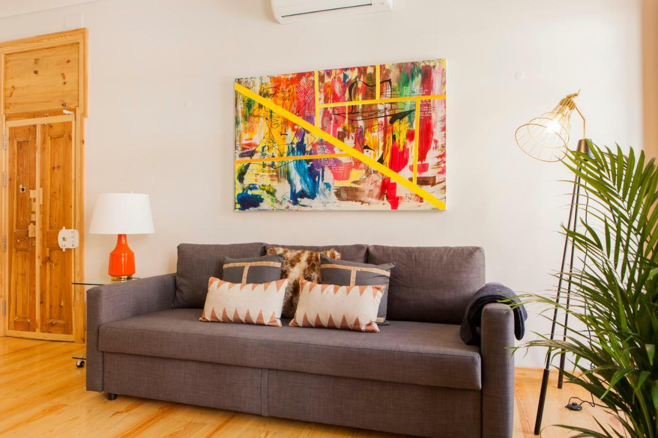 Charming Flat With Balconies Central Chiado District 2 Bedrooms & Ac 19Th Century Building Lisboa Eksteriør billede