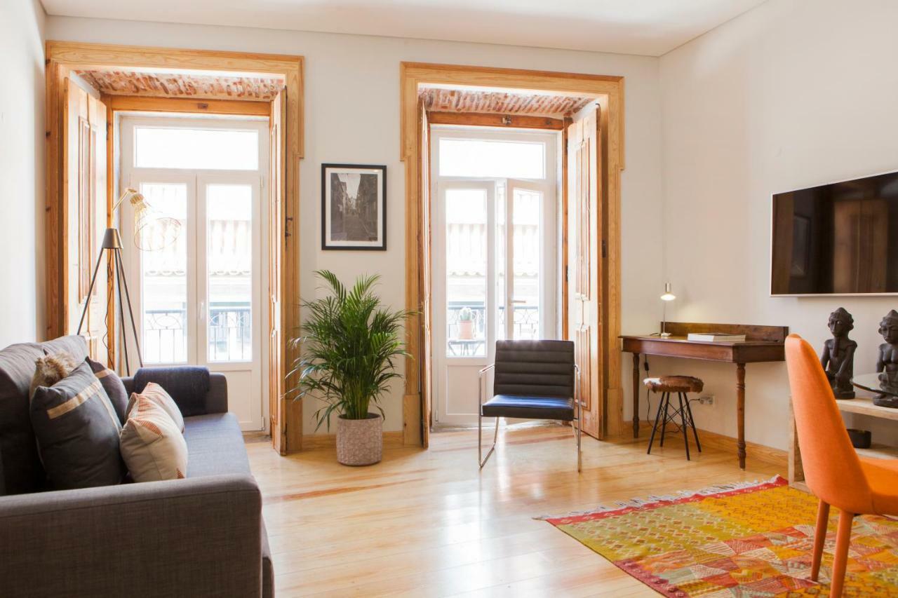 Charming Flat With Balconies Central Chiado District 2 Bedrooms & Ac 19Th Century Building Lisboa Eksteriør billede