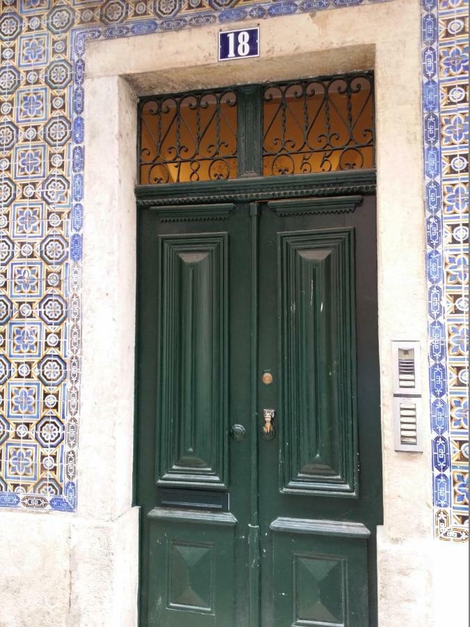 Charming Flat With Balconies Central Chiado District 2 Bedrooms & Ac 19Th Century Building Lisboa Eksteriør billede